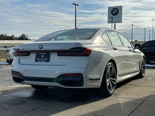 2022 BMW 740 i xDrive