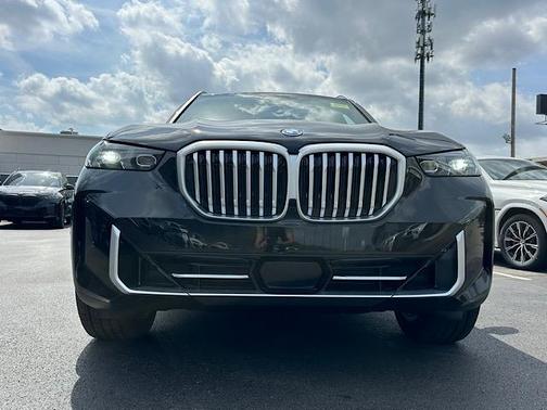Black Sapphire Metallic 2026 BMW X5 PHEV xDrive50e