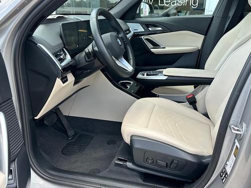 Space Silver 2025 BMW X1 xDrive28i