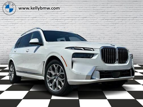 Mineral White Metallic 2026 BMW X7 xDrive40i