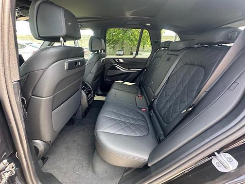 Black Sapphire Metallic 2026 BMW X5 PHEV xDrive50e