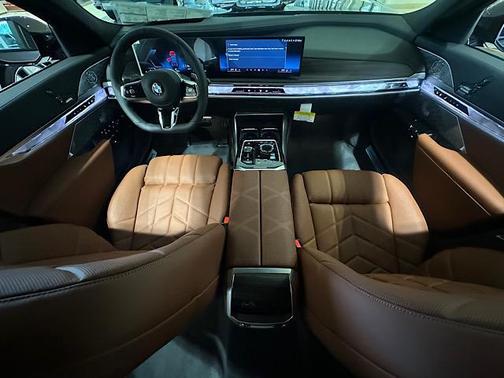 2025 BMW 760 760i xDrive