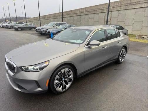 2025 BMW 530 i xDrive