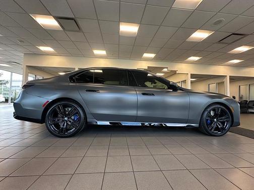 2023 BMW 760 760i xDrive