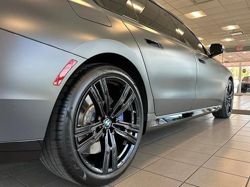 2023 BMW 760 760i xDrive