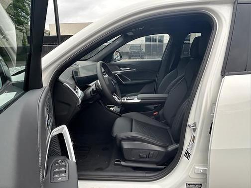 2025 BMW X2 xDrive28i