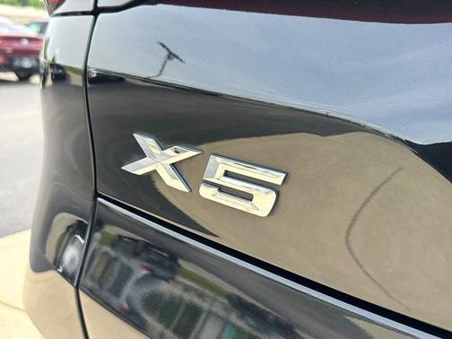 Black Sapphire Metallic 2024 BMW X5 xDrive40i