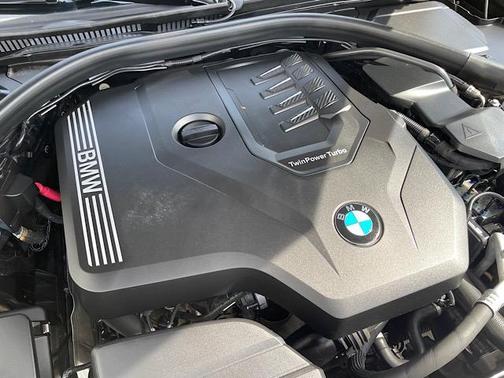 Photo 2 of 32 of 2019 BMW 330 i xDrive