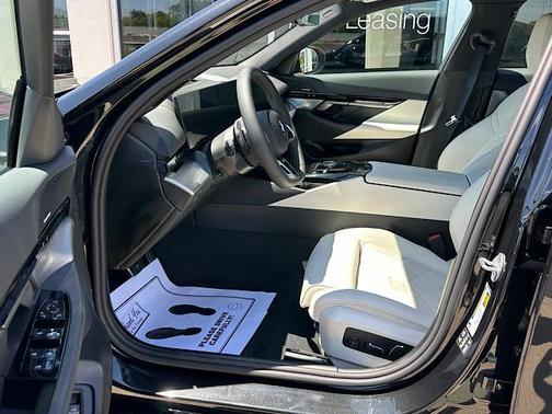 Black Sapphire Metallic 2026 BMW 530 i xDrive