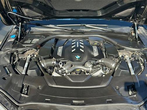 2022 BMW 750 i xDrive