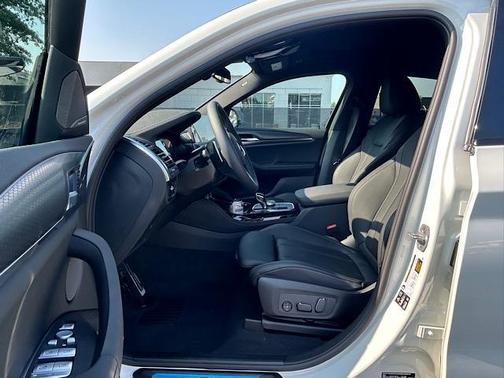 2025 BMW X4 M40i