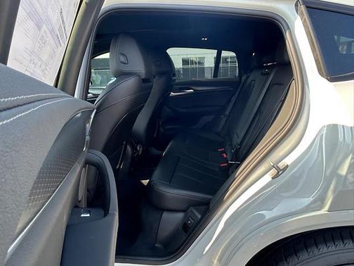 2025 BMW X4 M40i