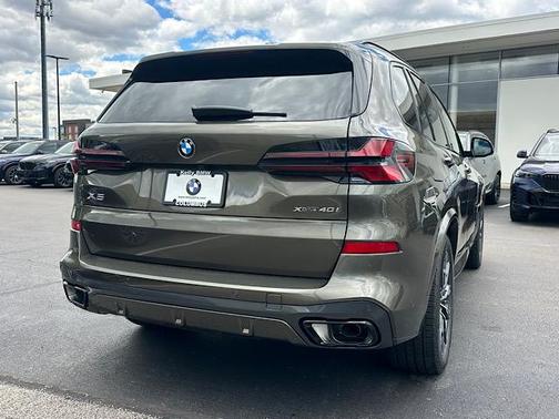 Manhattan Green Metallic 2026 BMW X5 xDrive40i