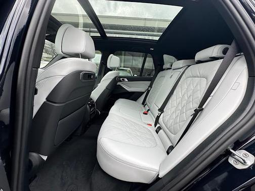 Carbon Black Metallic 2026 BMW X5 xDrive40i