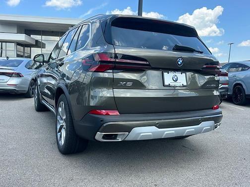 Manhattan Green Metallic 2026 BMW X5 PHEV xDrive50e
