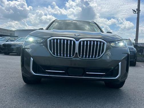 Manhattan Green Metallic 2026 BMW X5 PHEV xDrive50e