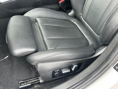 2019 BMW 330 i xDrive