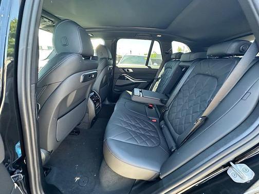 Black Sapphire Metallic 2026 BMW X5 xDrive40i