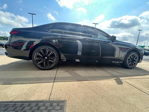 2024 BMW 760 760i xDrive