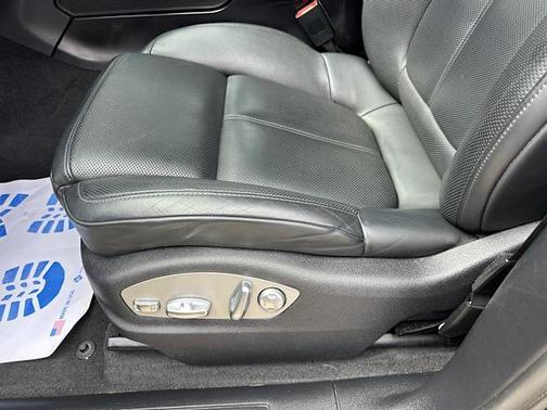 Volcano Grey Metallic 2021 Porsche Macan Base