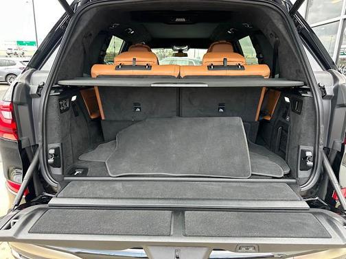 Black Sapphire Metallic 2022 BMW X7 M50i