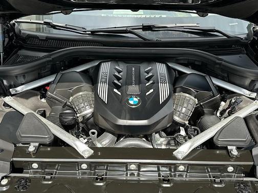 Black Sapphire Metallic 2022 BMW X7 M50i