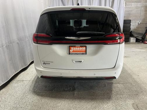 Bright White Clearcoat 2024 Chrysler Pacifica Touring L