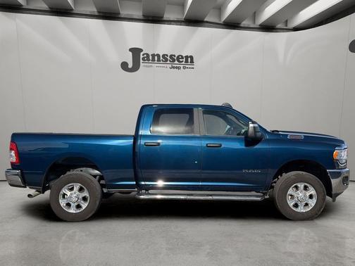 Patriot Blue Pearlcoat 2024 RAM 2500 Big Horn Crew Cab 4x4 6'4' Box