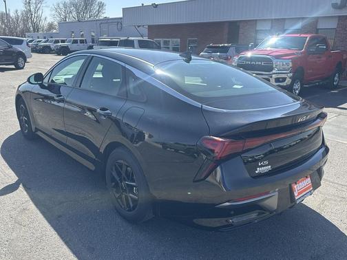 Aurora Black Pearl 2025 Kia K5 LXS