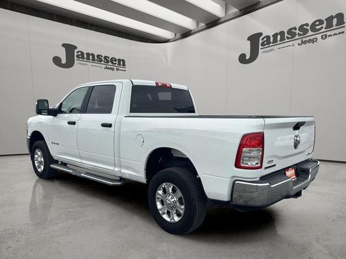 Bright White Clearcoat 2024 RAM 2500 Big Horn Crew Cab 4x4 6'4' Box