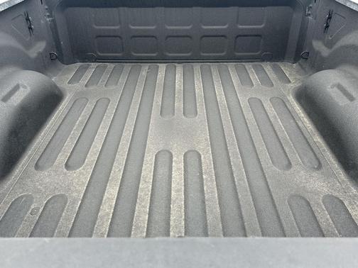 Bright White Clearcoat 2024 RAM 2500 Big Horn Crew Cab 4x4 6'4' Box