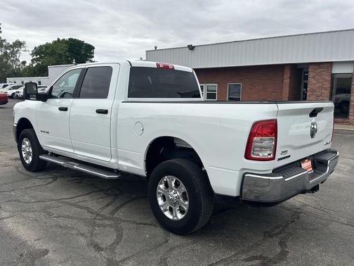 Bright White Clearcoat 2024 RAM 2500 Big Horn Crew Cab 4x4 6'4' Box