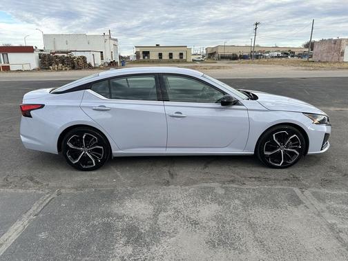 2024 Nissan Altima SR FWD