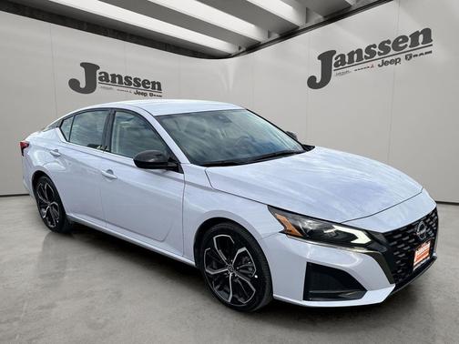 2024 Nissan Altima SR FWD