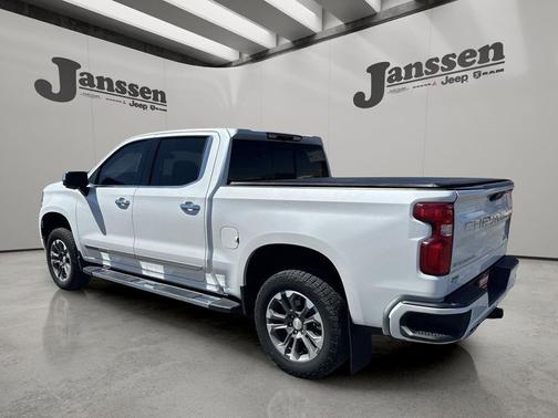 Iridescent Pearl Tricoat 2022 Chevrolet Silverado 1500 High Country