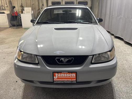 2000 Ford Mustang Base