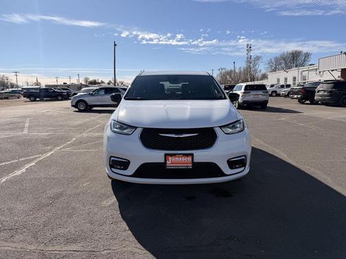 2026 Chrysler Pacifica L