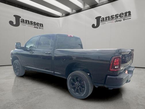 Diamond Black Crystal Pearlcoat 2026 RAM 2500 Big Horn Crew Cab 4x4 6'4' Box