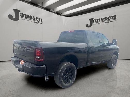 Diamond Black Crystal Pearlcoat 2026 RAM 2500 Big Horn Crew Cab 4x4 6'4' Box