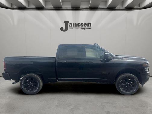 Diamond Black Crystal Pearlcoat 2026 RAM 2500 Big Horn Crew Cab 4x4 6'4' Box