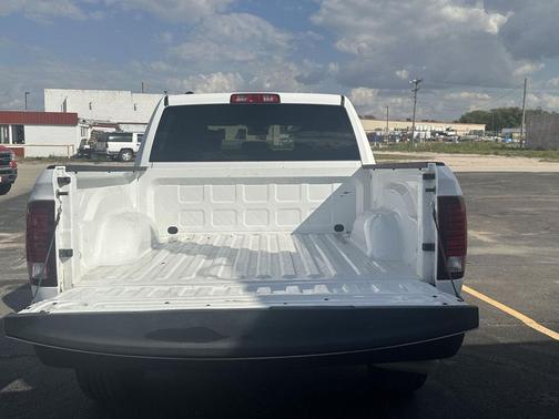 2024 RAM 1500 Classic Warlock Crew Cab 4x4 5'7' Box