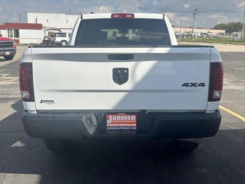 2024 RAM 1500 Classic Warlock Crew Cab 4x4 5'7' Box