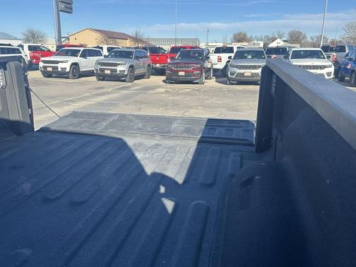 2017 RAM 2500 Laramie Crew Cab 4x4 6'4' Box