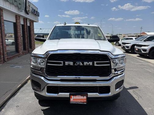 2020 RAM 2500 Tradesman Crew Cab 4X4 6'4' Box