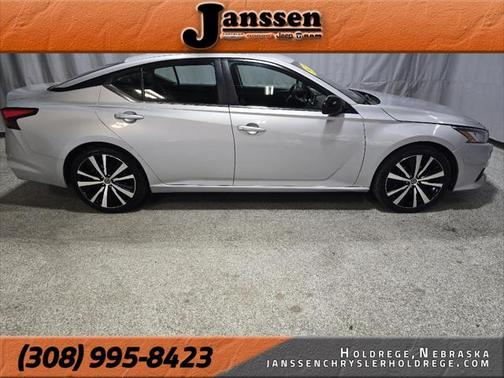 2022 Nissan Altima SR FWD