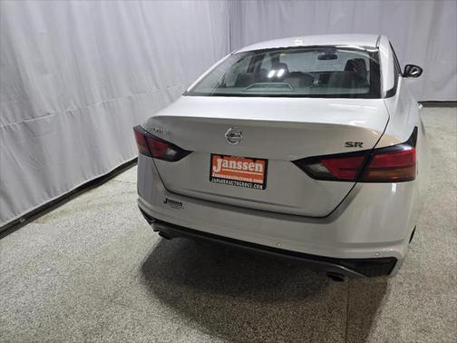 2022 Nissan Altima SR FWD