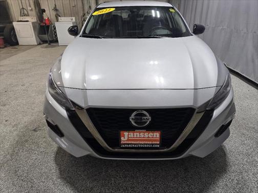 2022 Nissan Altima SR FWD
