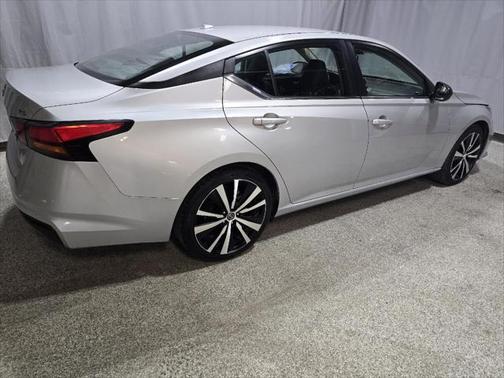 2022 Nissan Altima SR FWD