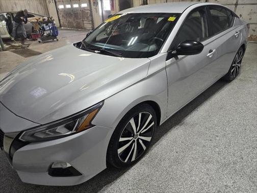 2022 Nissan Altima SR FWD