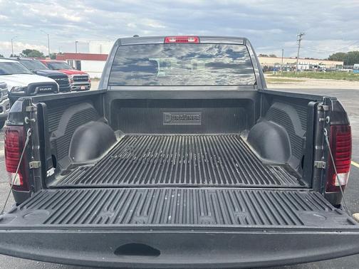 2024 RAM 1500 Classic Warlock Crew Cab 4x4 5'7' Box